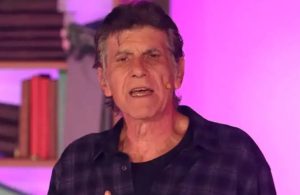 «Mε πήρε η σύζυγός μου και μου είπε έφuγε…» – Βuθίστηκε στο πένθος ο Γιάννης Μπέζος