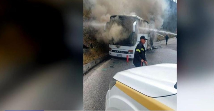 Σοκ στην Κέρκυρα: Φωτιά σε τουριστικό λεωφορείο με 50 επιβάτες!