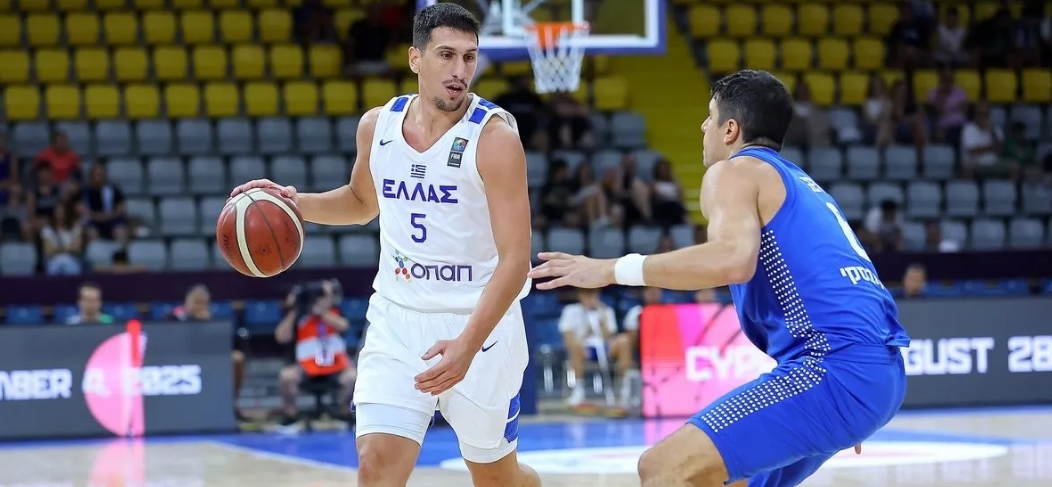 Σφίξιμο στη μέση ο Λαρεντζάκης - Αποχώρησε για τα αποδυτήρια