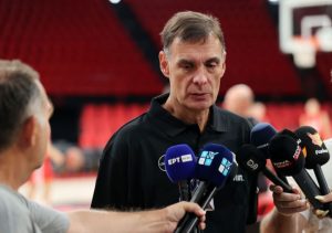 Η απάντηση με νόημα και…χαμόγελο από Μπαρτζώκα για όσους παίκτες θέλουν να παίζουν 35 λεπτά!