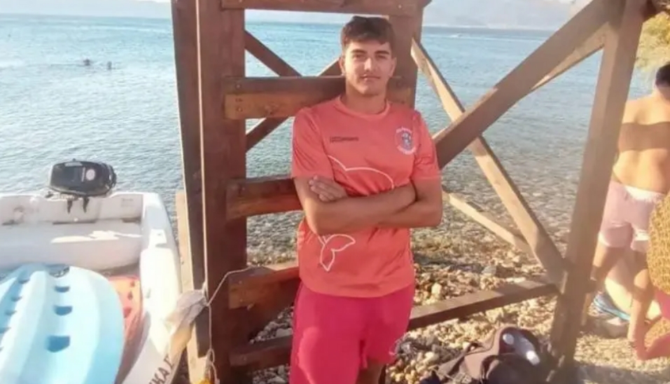 Αραχωβίτικα: Αυτός είναι ο νεαρός ναυαγοσώστης που έσωσε δύο γυναίκες από πνιγμό