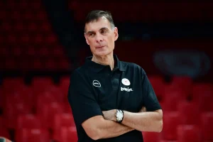 Απάντηση με νόημα από Μπαρτζώκα για το ενδεχομένο μεταγραφής: «Δεν θα πάρουμε παίκτη επειδή κάποιοι…»