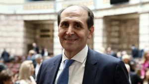 Έπαθε ανακοπή καρδιάς ο γραμματέας της ΝΔ στη Βουλή