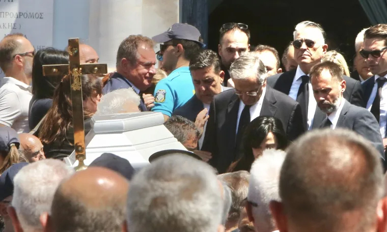 Αντώνης Σαμαράς: «Έσπασε» μόλις είδε το λευκό φέρετρο της κόρης του - Πόνος ψυχής για την οικογένεια