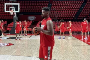 Η νέα προσθήκη Έλληνα ψηλού στις προπονήσεις Ολυμπιακού με απόφαση Μπαρτζώκα