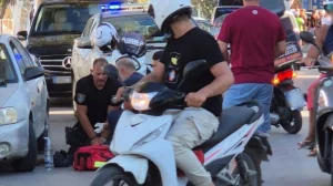 Του έκανε ΚΑΡΠΑ επί 20 λεπτά: Ήρωας αστυνομικός έσωσε τη ζωή πολίτη που έχασε τις αισθήσεις του στη Σαντορίνη