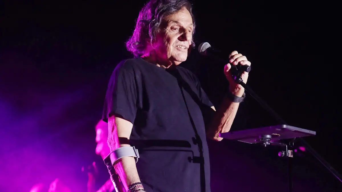 Μόλις μαθεύτnκε για τον τραγουδιστή, Βασίλη Παπακωνσταντίνου