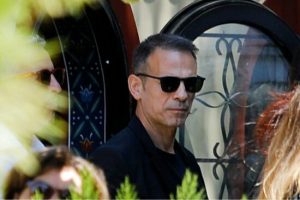 Ντέμης Νικολαΐδης: Η πρώτη δημόσια εμφάνιση 20 ημέρες μετά τον θάνατο της Αλεξάνδρας Νικολαΐδου