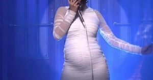 Βόμβα στη showbiz: Έγκuος πασίγνωστη τραγουδίστρια που πήρε διαζύγιο πριν λίγο καιρό