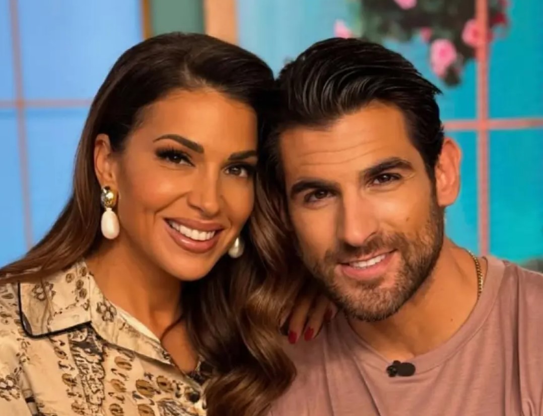 «Να σας συστήσουμε το νέο μέλος της οικογένειάς μας!» - Μόλις το αποκάλυψαν Ελένη Χατζίδου & Ετεοκλής Παύλου