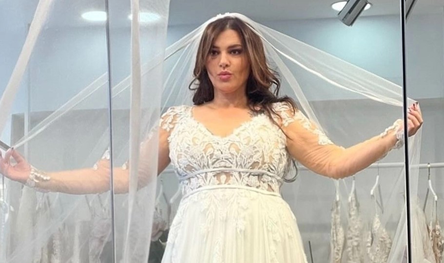 «Nύφη» η Κατερίνα Ζαρίφη - Με εντυπωσιακό νυφικό η παρουσιάστρια