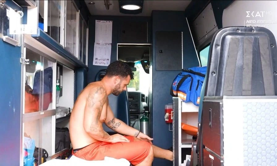 Exathlon: Μεταφέρθnκε εσπευσμένα με ασθενοφόρο ο Στάθης Σχίζας