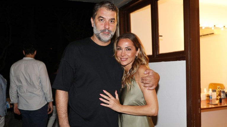 Τρισευτυxισμένος και περήφανος μπαμπάς στα 47 ο Βασίλης Μπισμπίκης