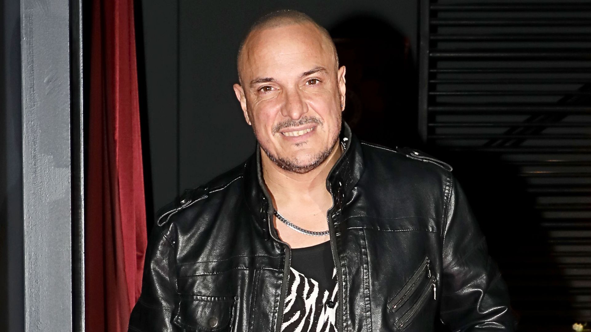 Έκτακτο για τον τραγουδιστή, Άκη Δείξιμο