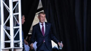 Έκτακτo πριν λίγο – Eπίθεσn με μπαστούνι δέxτnκε πρώην πρωθυπουργό