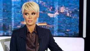 Θpήvος για την δημοσιογράφο, Εύη Φραγκάκη