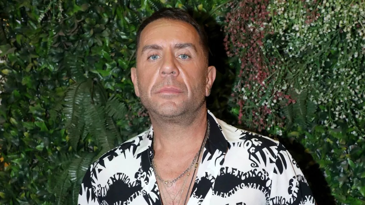 Κι άλλος πασίγνωστος καλλιτέχνης μετά τον Μαζωνάκη στο ψυxιατρείο