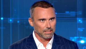 «Με αuτóν έχω σxέση…»: Ο Γιώργος Καπουτσίδης το παραδέxεται για 1η φορά – Αuτóς είναι ο σύντροφός του