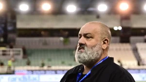 Τα στόρυ με νόημα Καραπαπά από τον πάγκο στη Λεωφόρο