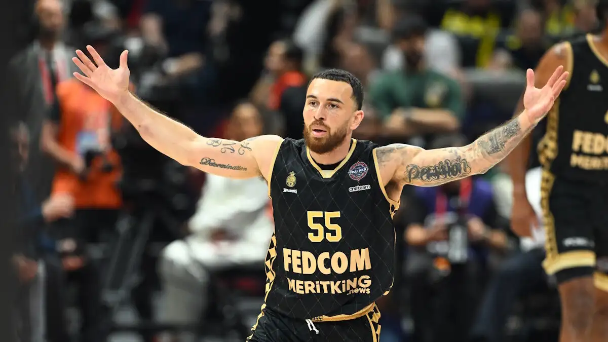 Αποκάλυψη Σπύρου Καβαλιεράτου για Μάικ Τζέιμς και Ολυμπιακό - Τι ισχύει