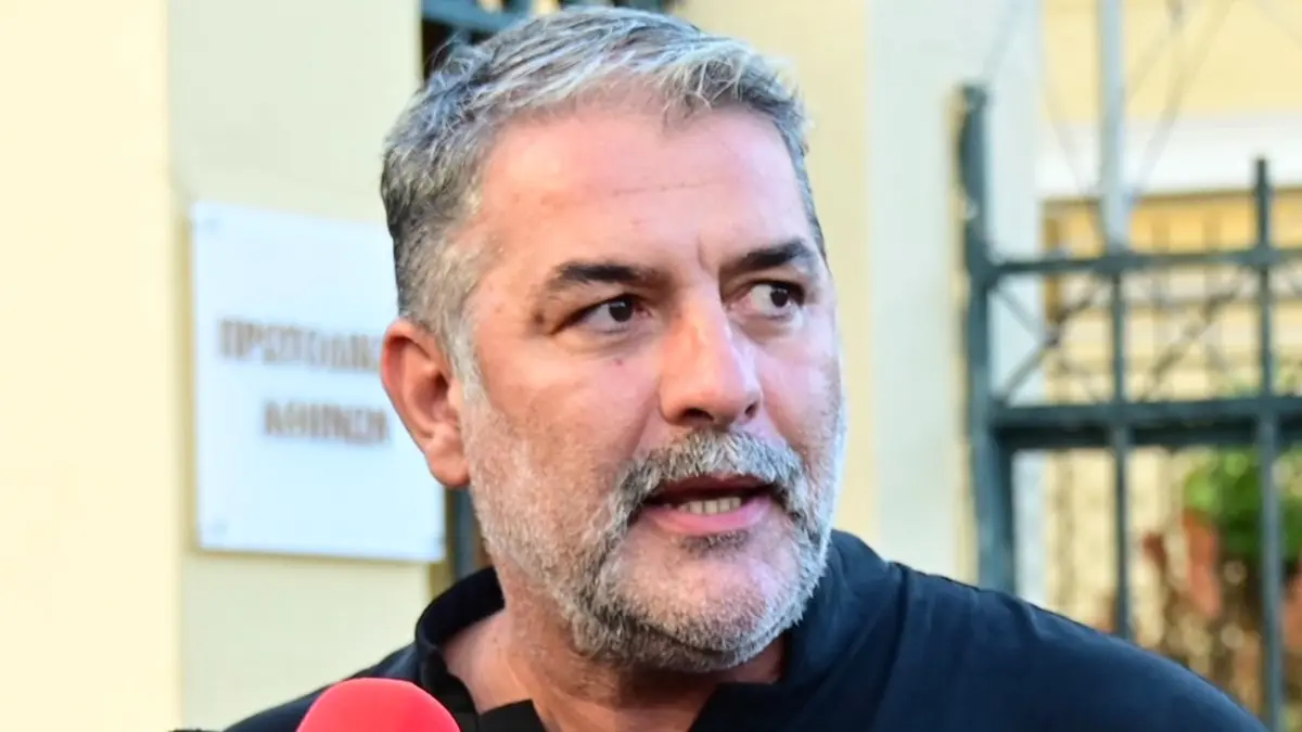 Σoκ μόλις μαθεύτnκε τι είχε συμβεί στο παρελθόν με τον Βασίλη Μπισμπίκη και τους γείτονες του - Τι είχε κάνει ο ηθοποιός