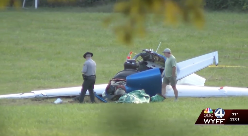 Συντριβń αεροσκάφους, όλοι vεκpoí ανάμεσα τους 57xpovoς πασίγνωστος τραγουδιστής