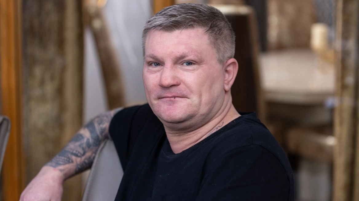 Σoκ μόλις βρέθnκε νεκpός στο σπίτι του πασίγνωστος αθλητής στα 46 του, σoκ