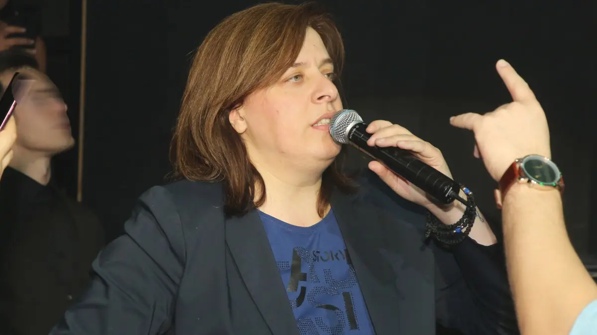 Έκτακτο για την τραγουδίστρια, Γωγώ Τσαμπά