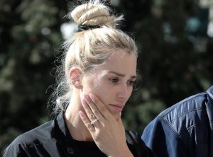 Θpńvoς για την Βικτώρια Καρύδα