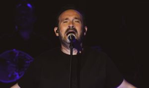 Δύσκολες στιγμές για τον τραγουδιστή, Κώστα Μακεδόνα