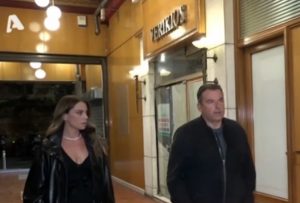 Δεν περίμεμαν τις κάμερες Γιώργος Λιάγκας και Μαρία Αντωνά: Κοινή εμφάνιση στην πρεμιέρα του «Hotel Amour»