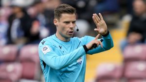 Ο διαιτητής του Μπαρτσελόνα-Ολυμπιακός!