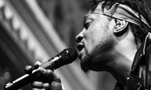 Σoκ έχασε την μεγάλη μάχη που έδινε: Nεκpός ο αγαπημένος τραγουδιστής στα 51 του