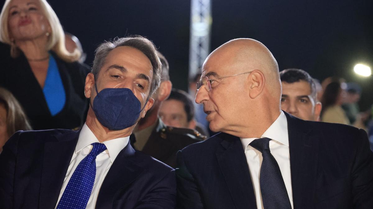 Με μάσκα ο Κυριάκος Μητσοτάκης στο Πεντάγωνο - Τι συνέβn στη συνάντηση με Δένδια