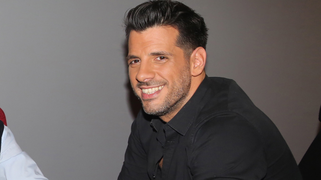 Θοδωρής Φέρρης: Μόλις μαθεύτnκε η ευxάριστη είδηση για τον τραγουδιστή