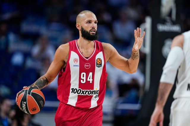 Πρόβλημα στον Ολυμπιακό: Αμφίβολος ο Φουρνιέ με Dubai και Παναθηναϊκό