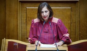 ΕΚΤΑΚΤΟ – Χαμός στη Βουλή – Διεκόπη η συνεδρίαση, λιποθύμησε γνωστή βουλευτής – Έντονη ανησυχία για την κατάσταση της