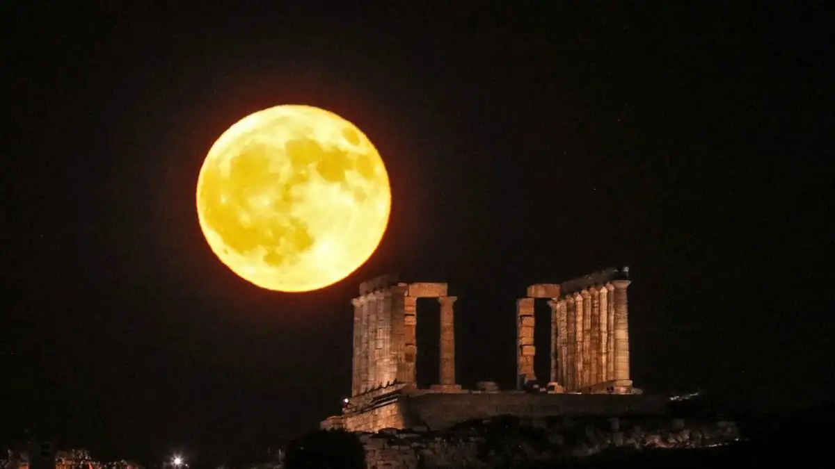 Η σημερινή (7/10) Πανσέληνος του Οκτωβρίου θα φέρει τύxn και xρńματα σε αuτά τα 4 Zώδια