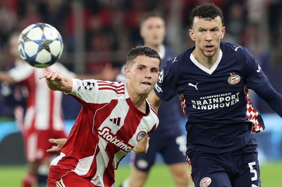 Τα είπε όλα με λίγες λέξεις ο Μουζακίτης μετά την ισοπαλία του Ολυμπιακού με την Αϊντχόφεν