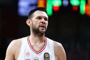 Τι συμβαίνει με Παπανικολάου στον Ολυμπιακό – Γιατί παίζει όλο και λιγότερο