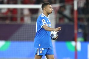 Υπόκλιση Εμπαπέ και σπουδαία δήλωση μετά το Ολυμπιακός-Ρεάλ, τι είπε για το Καραϊσκάκη