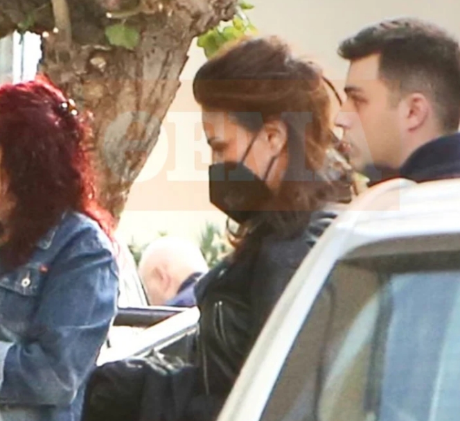 ΕΚΤΑΚΤΟ - Έφτασε με περιπολικό στην Ευελπίδων η Δήμητρα Ματσούκα