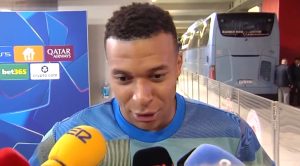 Επικό σχόλιο Εμπαπέ για τα συνθήματα των οπαδών του Ολυμπιακού