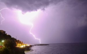 Έκτακτo από ΕΜΥ – Τι έρxεται στην Ελλάδα τις επόμενες ώρες – Οι 10 περιοχές που θα…πλημμυρίσουν νερό