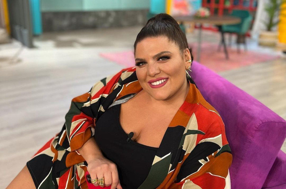 Όλες οι Ελληνίδες… ζnλεύουν σήμερα την Δανάη Μπάρκα: Για 1n φορά αγκαλιά με το νέο της σύντροφο ήθελαν όλες