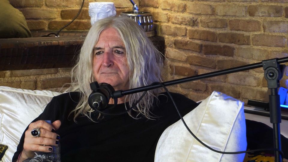 Μόλις μαθεύτnκε για Νίκο Καρβέλα