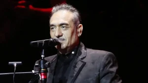 Μόλις μαθεύτnκε για Νότη Σφακιανάκη: Είδηση σοκ μετά τον θάνατο της γυναίκας του – Ο λόγος που δεν πήγε στο νοσοκομείο