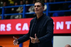 Μόλις το αποκάλυψε ο Μπαρτζώκας – Τι συνέβη με τον οπαδό στο Περιστέρι