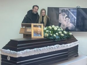 Κηδεία Αλμπέρτο Εσκενάζυ: Κατέppευσε η Σάρα – Λύγισαν συγγενείς και φίλοι στο τελευταίο αντίο