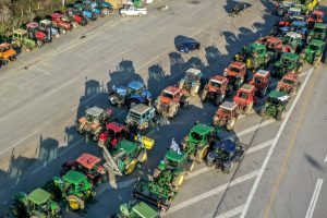 Σoκ στο Μαξίμου: Τα αγροτικά μπλόκα ρίχνουν τα ποσοστά της ΝΔ – Σε ποιες περιοχές «βουλιάζει»